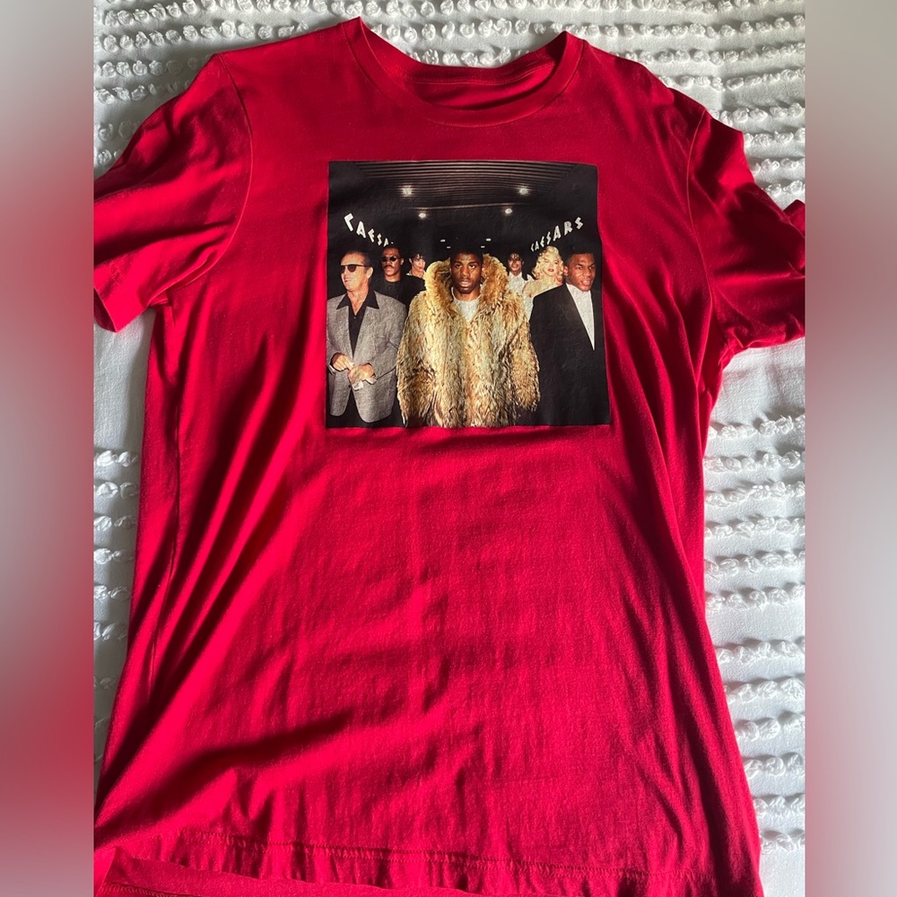 Celebrity graphic tee